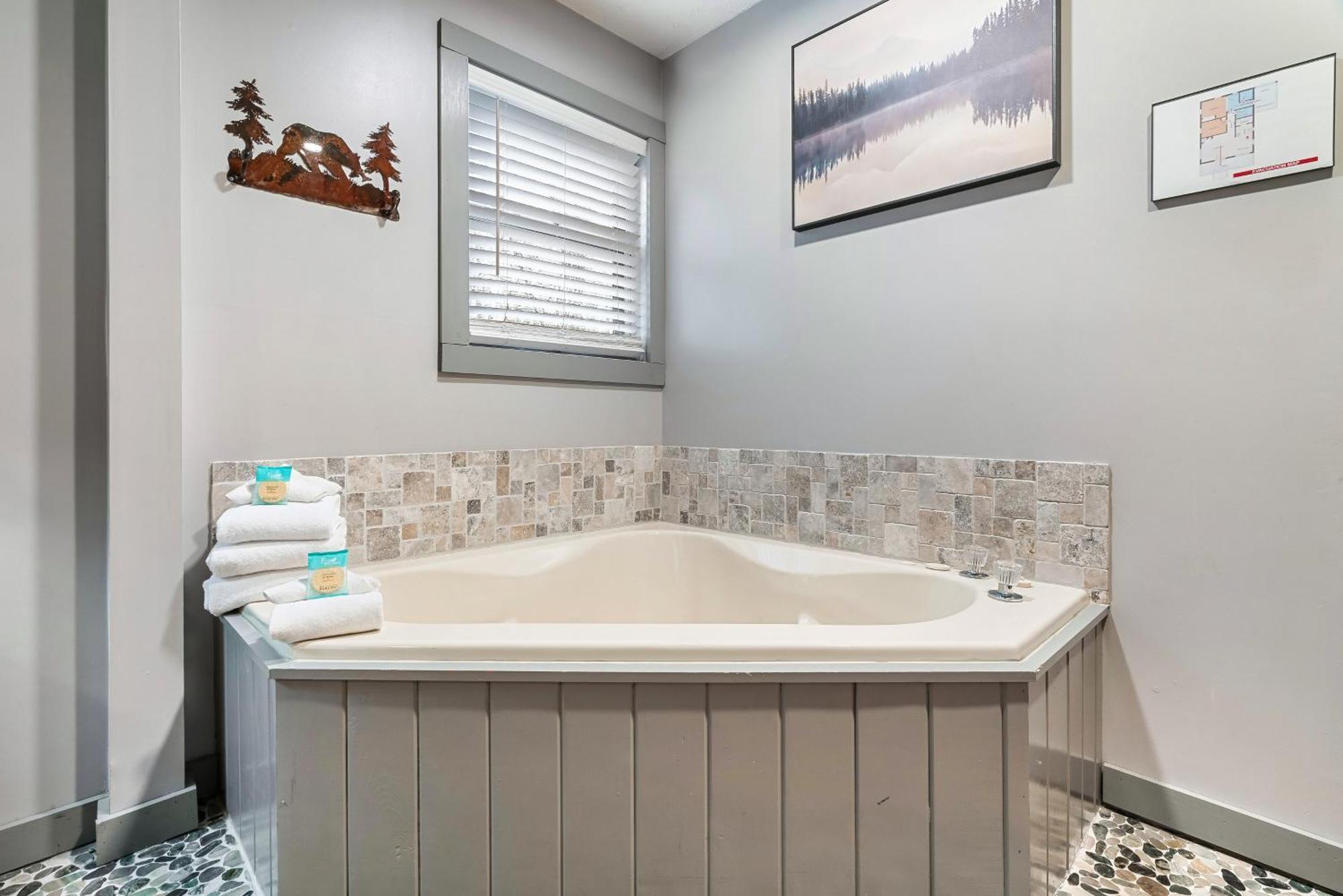 With Spectacular View With Hot Tub In The Smoky Mtns *