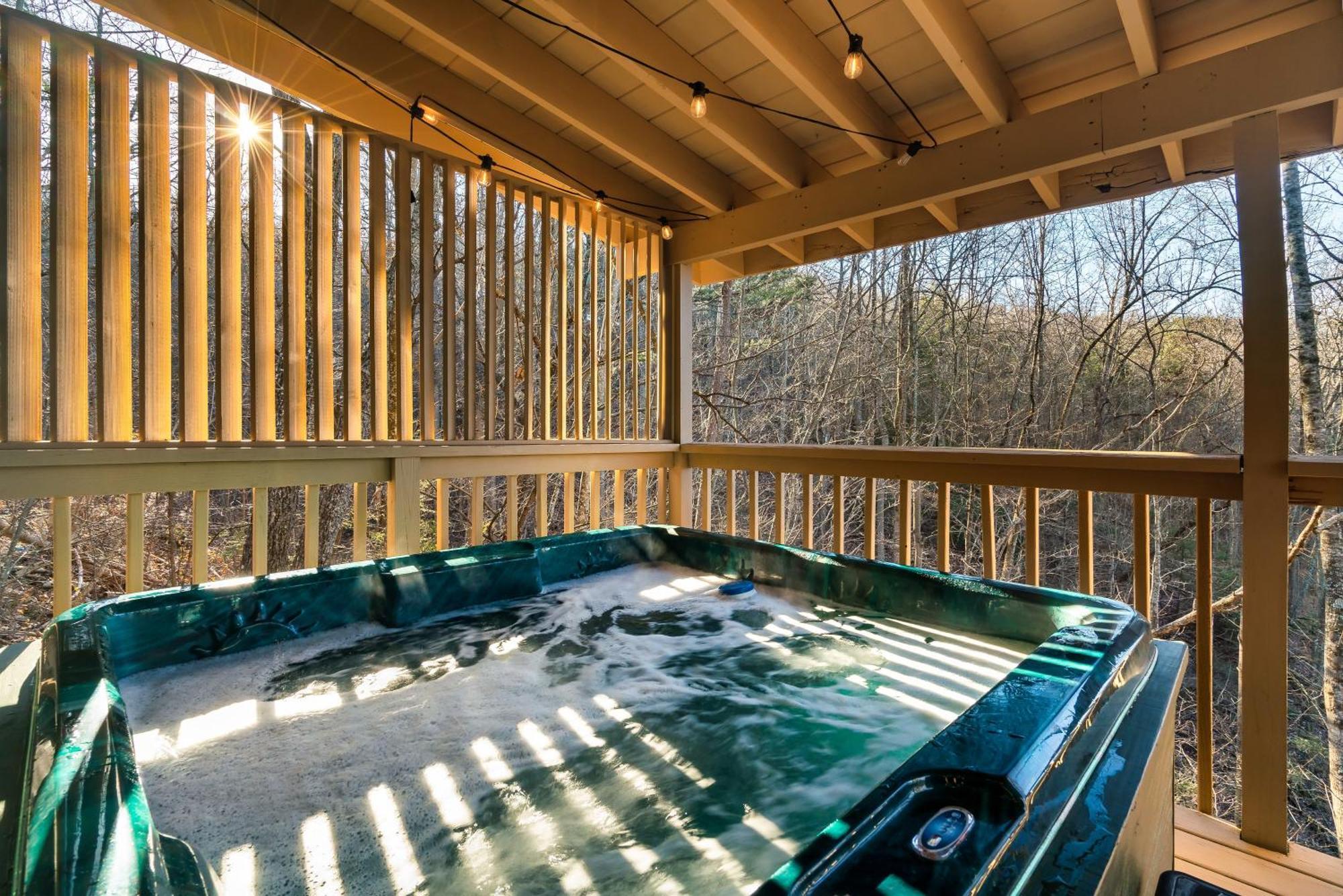 With Spectacular View With Hot Tub In The Smoky Mtns * Sevierville